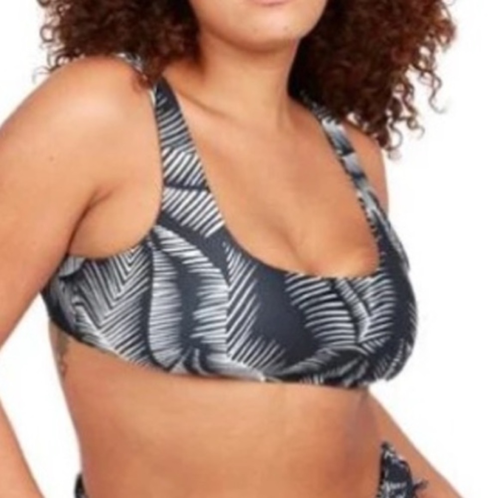 Volcom 16W Top Bikini Plus Stay or Leaf Scoop in Black for Every Body NWT